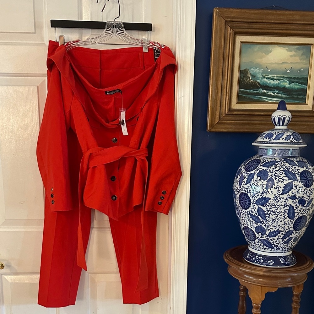 NWT Women’s 7th Avenue Design Studio Vibrant Stretch Red Pantsuit Size 20